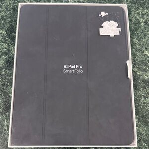 Apple iPad Pro Smart Folio in dark Charcoal 12.9”